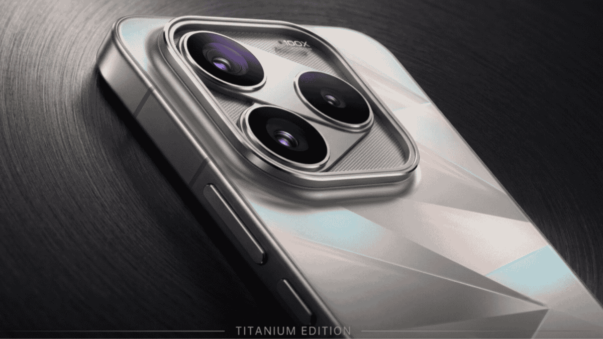 iQOO 16 flagship smartphone first look design and camera setup